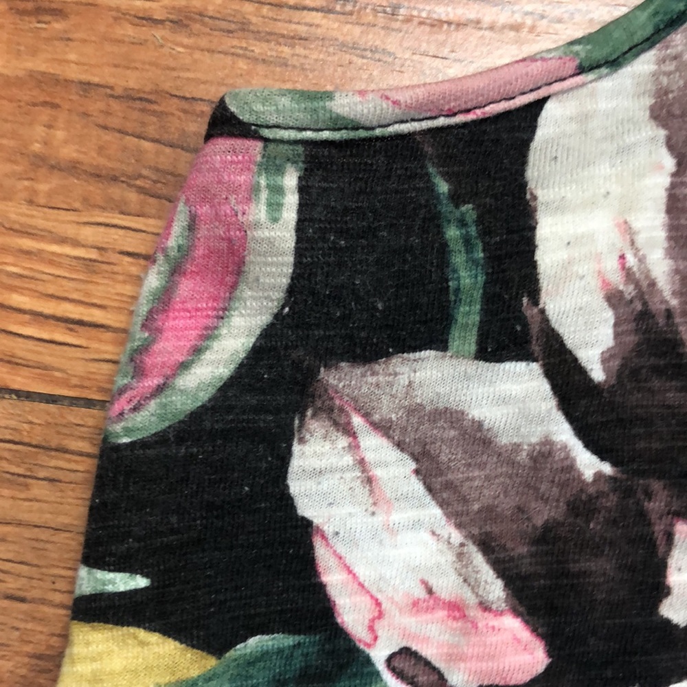 Reitmans Large Floral Tank - Picture 3 of 3